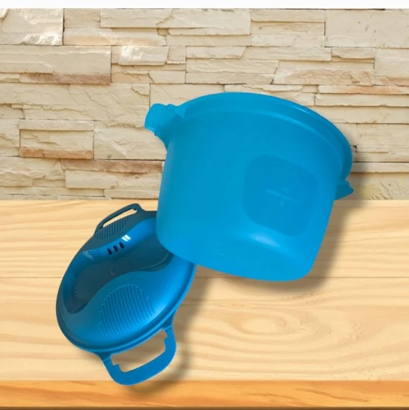 Tupper Ware Blue Kitchen Storage Container - Picture 2 of 6